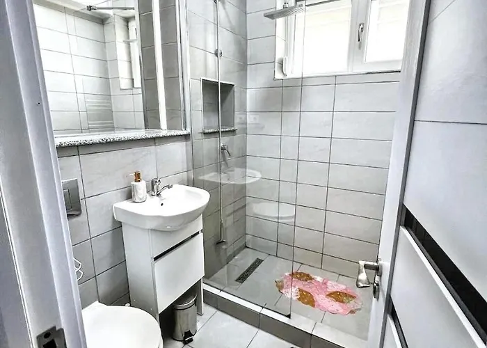 Black Sea - D24 Si Uzina De Pizza شقة